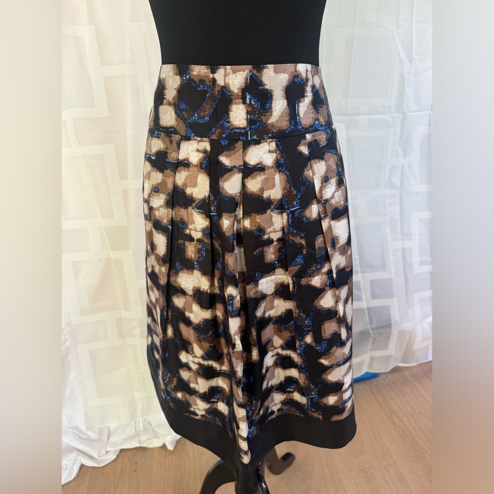 Silk skirt.  Size 6.  Dana Buchman like NEW